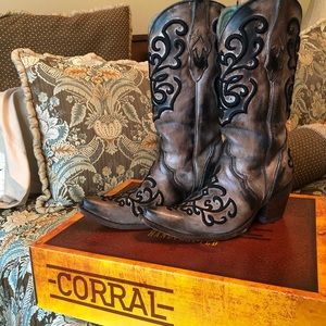 Corral Embroidered Snip Toes